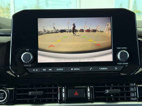 Used 2022 Nissan Pathfinder SV image 28