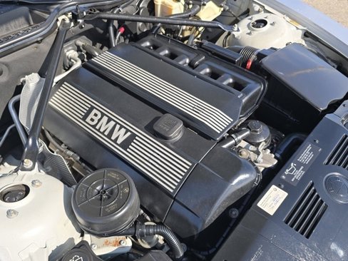 Used 2004 BMW Z4 2.5i image 12