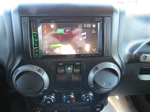 Used 2015 Jeep Wrangler Sport image 14