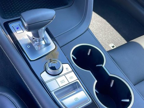Used 2025 Genesis G70 2.5T image 22