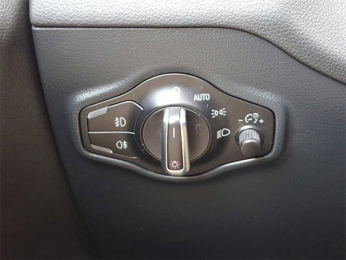 Used 2012 Audi Q5 3.2 Premium Plus w/ Audi MMI Navigation Plus Pkg image 24