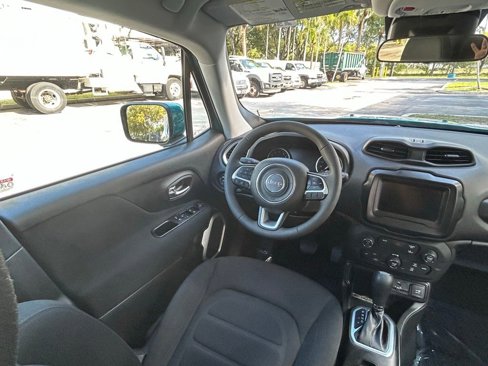 Certified 2021 Jeep Renegade Latitude image 9