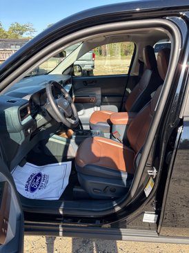 Used 2023 Ford Maverick Lariat w/ Lariat Luxury Package image 16