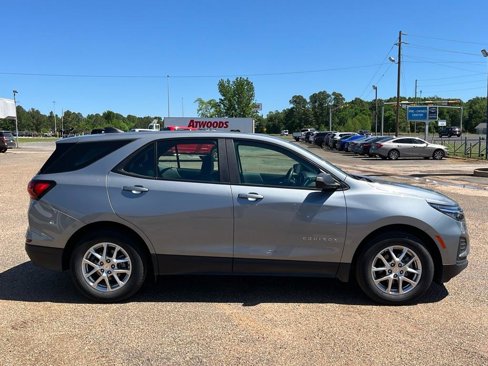 Used 2023 Chevrolet Equinox LS image 6