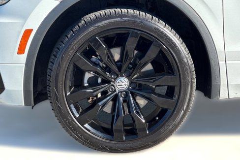 Used 2021 Volkswagen Tiguan SE image 10