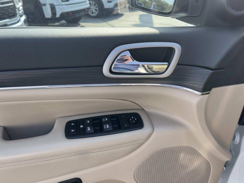 Used 2020 Jeep Grand Cherokee Limited image 14
