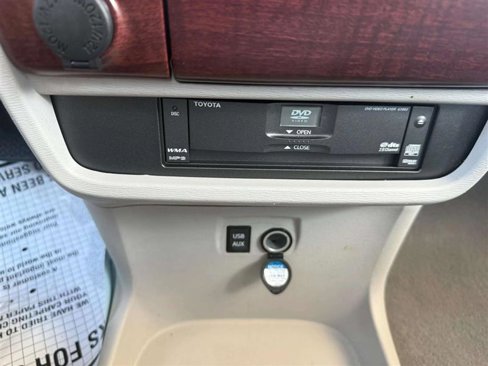 Used 2011 Toyota Sienna Limited image 33