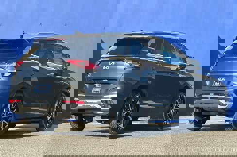 Used 2025 Kia Sportage EX image 3