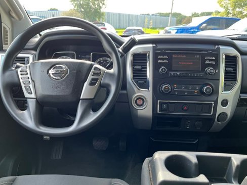 Used 2018 Nissan Titan SV image 22