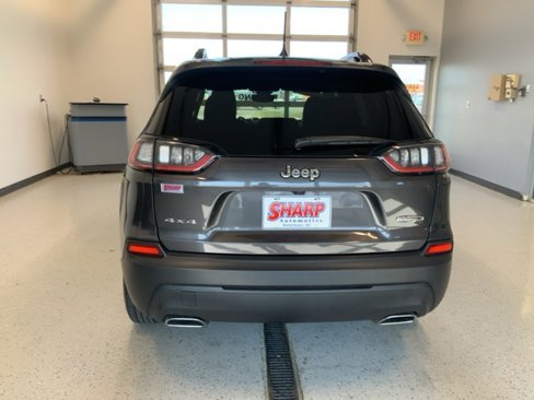 Used 2022 Jeep Cherokee Latitude Lux w/ Mopar Interior Package image 6