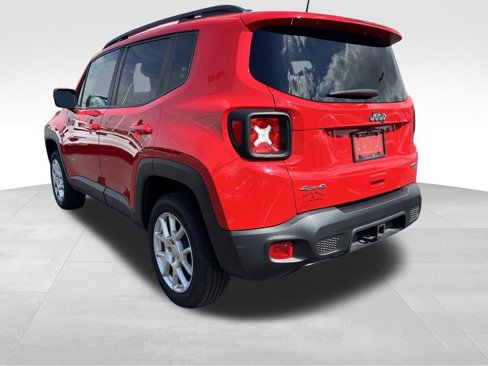 Used 2019 Jeep Renegade Latitude w/ Cold Weather Group image 5