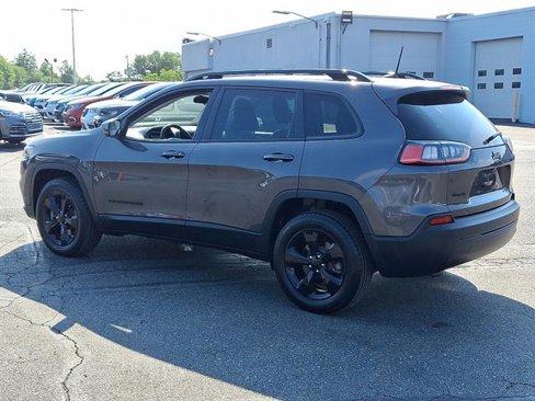 Used 2020 Jeep Cherokee Latitude Plus image 4