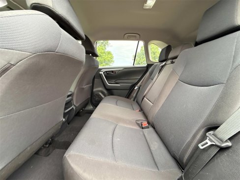 Used 2021 Toyota RAV4 LE image 15