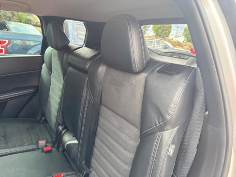Used 2023 Mitsubishi Outlander SE image 19
