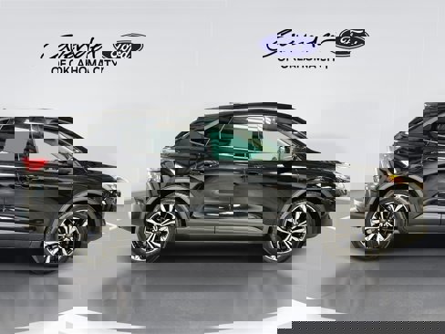 Used 2022 Ford Escape SE w/ SE Sport Appearance Package image 9
