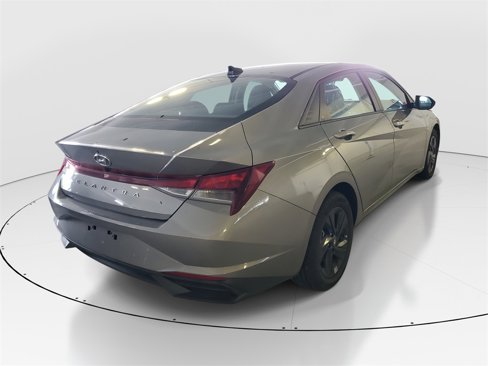 Certified 2023 Hyundai Elantra SEL w/ Preferred Accessory Package image 3