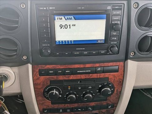 Used 2006 Jeep Commander Limited image 10