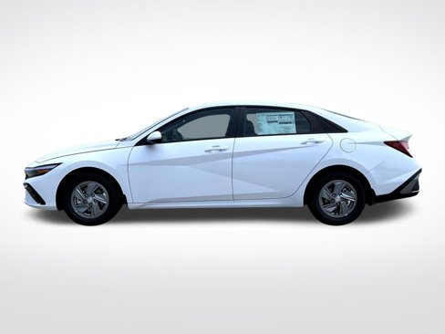 New 2025 Hyundai Elantra SE image 9