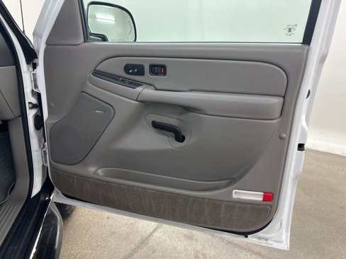 Used 2005 Chevrolet Suburban LT w/ Preferred Equipment Group image 23