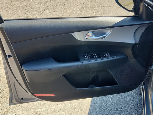 Used 2023 Kia Forte LXS w/ LXS Technology Package image 12
