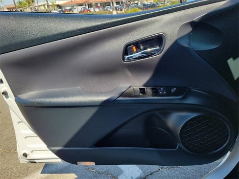 Used 2021 Toyota Prius LE image 19