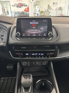 Used 2022 Nissan Rogue S image 16