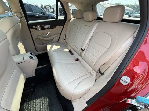 Used 2019 Mercedes-Benz GLC 300 4MATIC image 25