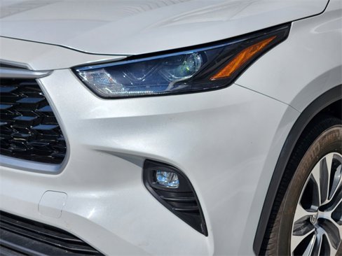 Used 2022 Toyota Highlander XLE image 10