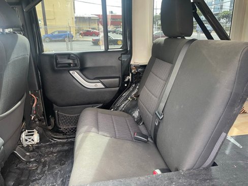 Used 2012 Jeep Wrangler Unlimited Rubicon w/ Connectivity Group image 8