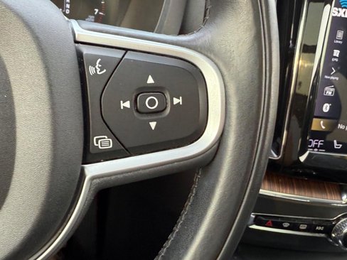 Used 2019 Volvo XC60 T5 Momentum w/ Multimedia Package image 19