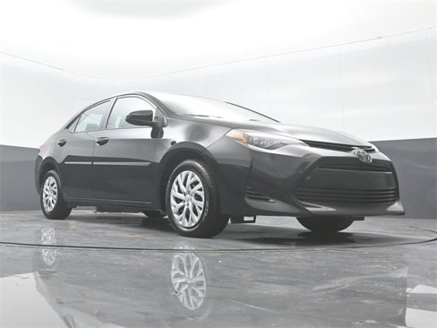 Used 2019 Toyota Corolla LE image 17