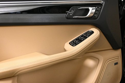 Used 2025 Porsche Macan image 6