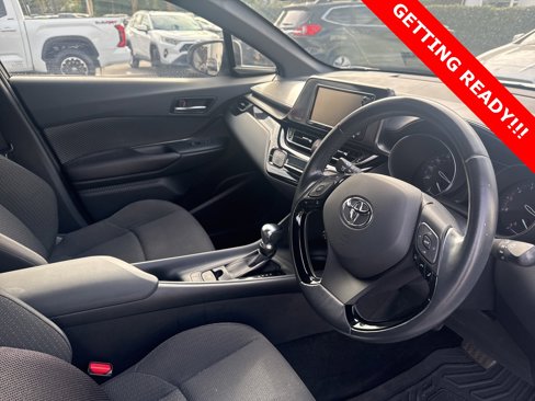 Used 2018 Toyota C-HR XLE image 7