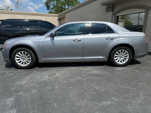 Used 2014 Chrysler 300 image 2