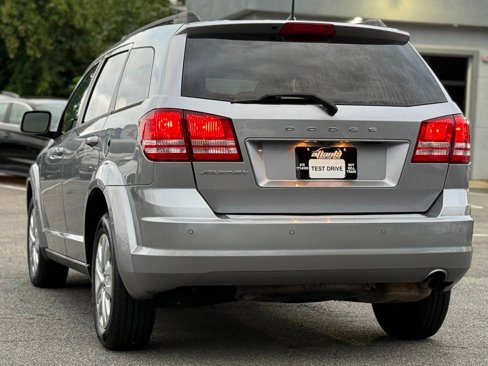 Used 2020 Dodge Journey SE image 3