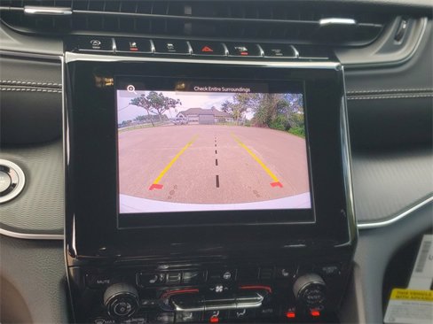 New 2025 Jeep Grand Cherokee Altitude image 26