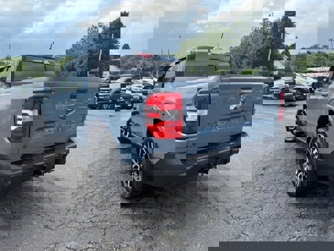 Used 2024 Ford Maverick Lariat image 6