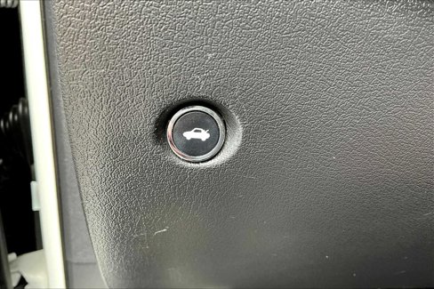 Used 2014 Dodge Challenger SXT image 35