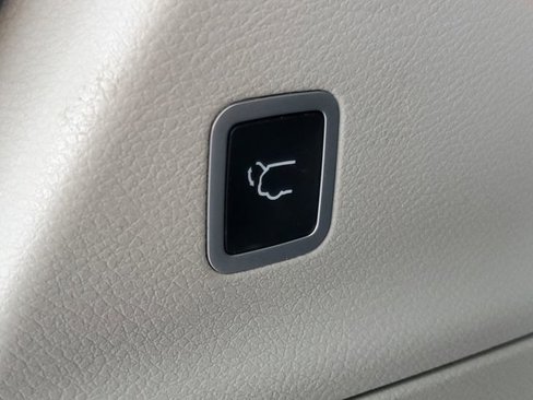 Used 2019 Chrysler Pacifica Touring-L image 9