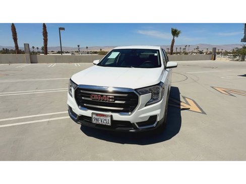 Used 2024 GMC Terrain SLE image 3
