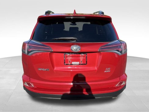 Used 2017 Toyota RAV4 LE image 4