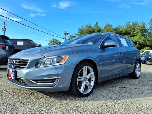 Used 2017 Volvo V60 T5 Platinum w/ Climate Package image 3