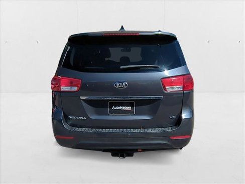 Used 2017 Kia Sedona LX image 7