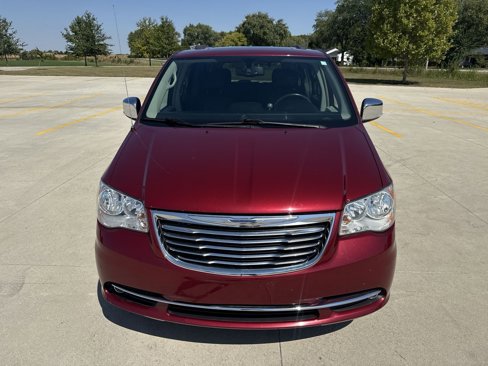 Used 2016 Chrysler Town & Country Touring-L image 26