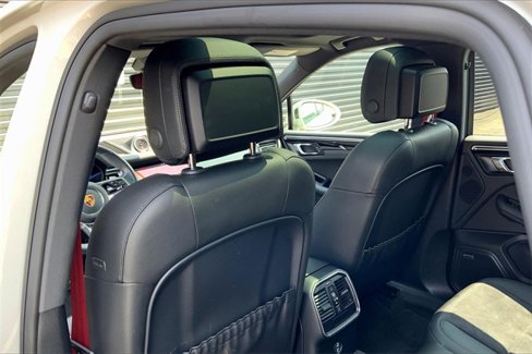 Certified 2020 Porsche Macan image 26