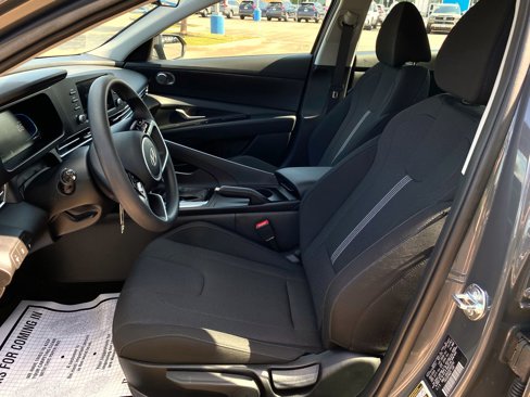 Used 2025 Hyundai Elantra SE w/ Cargo Package image 10