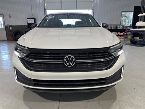 Used 2024 Volkswagen Jetta Sport image 2