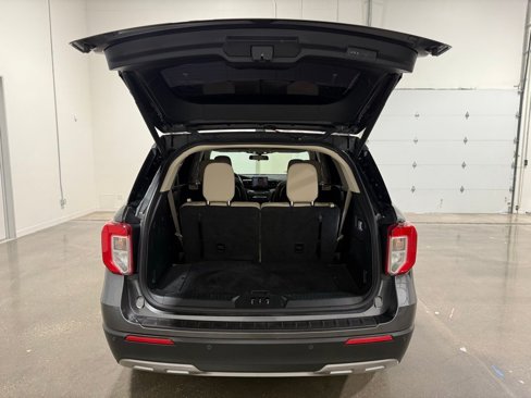 Used 2020 Ford Explorer XLT w/ Equipment Group 202A image 9