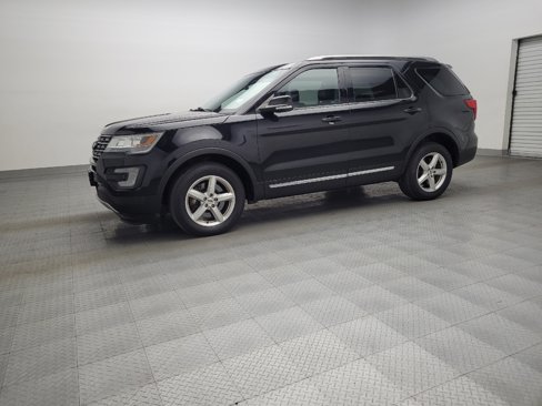 Used 2017 Ford Explorer XLT w/ Equipment Group 202A image 2