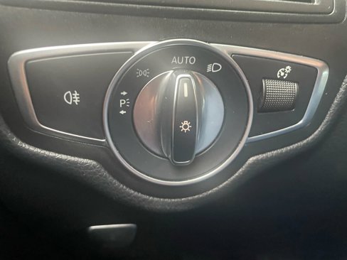 Used 2019 Mercedes-Benz GLC 300 4MATIC image 9